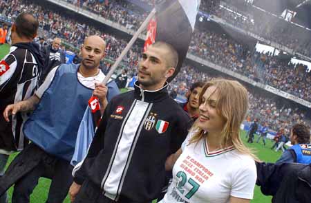 足球曼联新援首秀即破门，球迷高呼：值了！