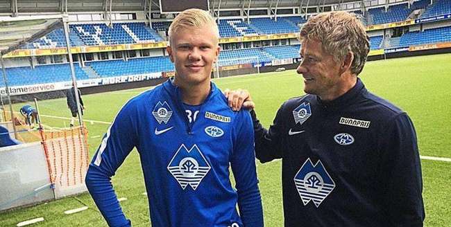 曼联陷入困境，阿莫林嘲笑梅努问题引发球迷怒火