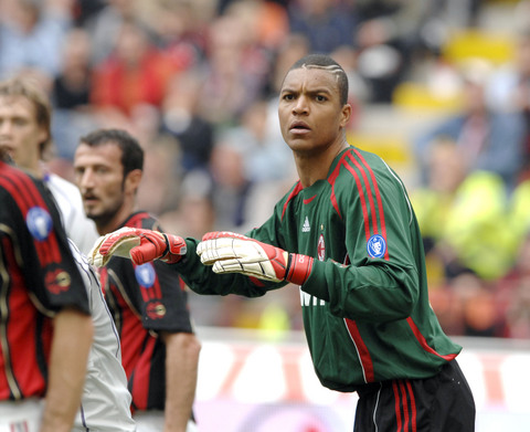 伤愈复出那一刻全场起立鼓掌