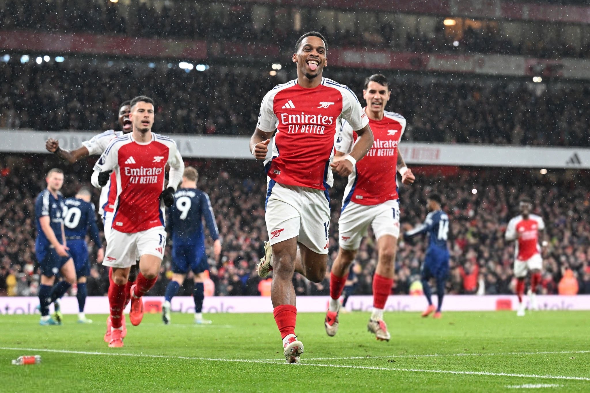 欧冠半场：齐玛乌龙，库杜斯造险，热刺1-0布拉格斯拉维亚