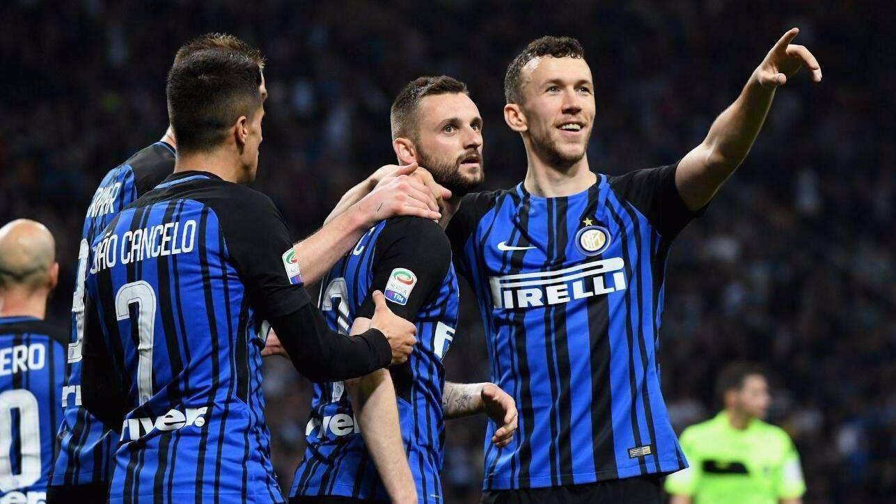 球星任意球脚法惊艳亮相