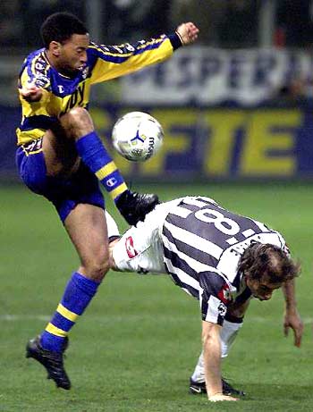 上海新援加盟引发关注